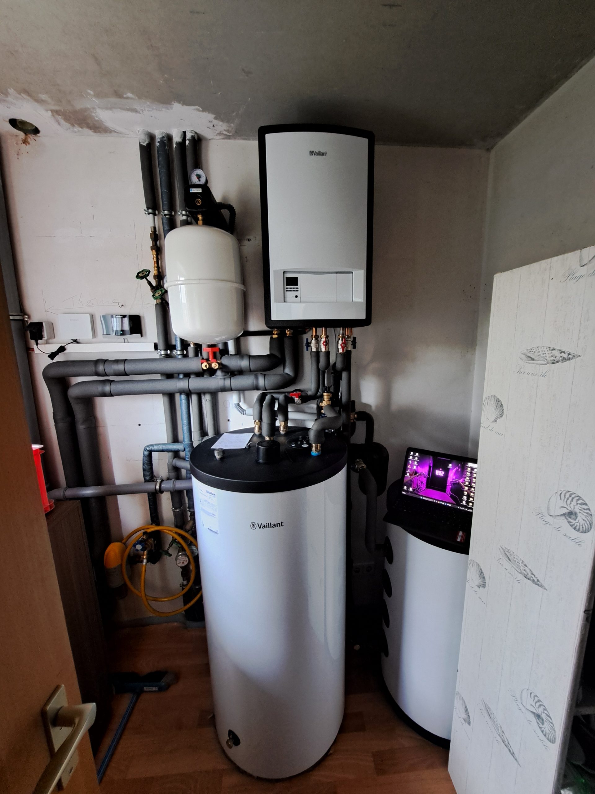 Praxisbild einer Wärmepumpenanlage von Engelmann-Energien
